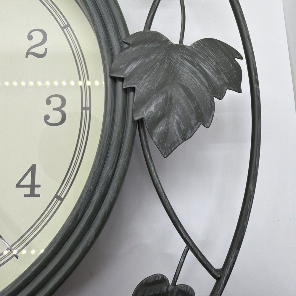Metal Chaney Wall Clock, Ivy Design, Battery Operated, Good Condition, 13"Diam - Picture 4 of 5